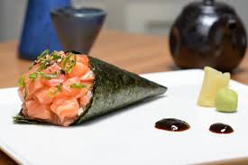 O melhor temaki de salmão com cream cheese